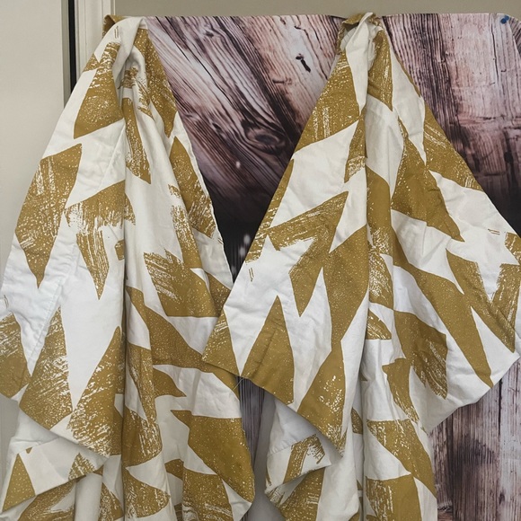 Stylish blackout curtains made with exceptional fabric! Curtains are 100% - Picture 6 of 7